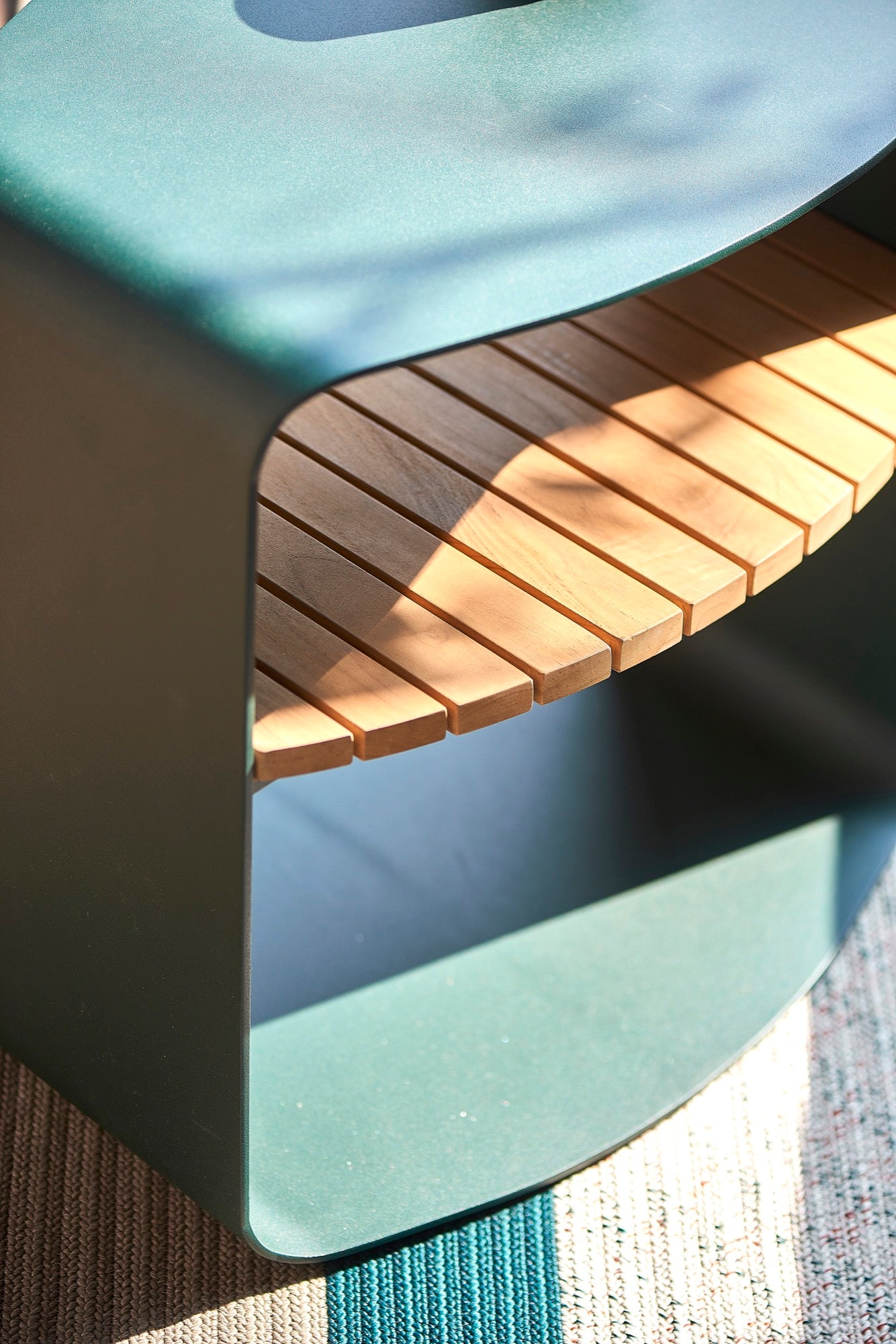 10393 Gartenbeistelltisch 2026