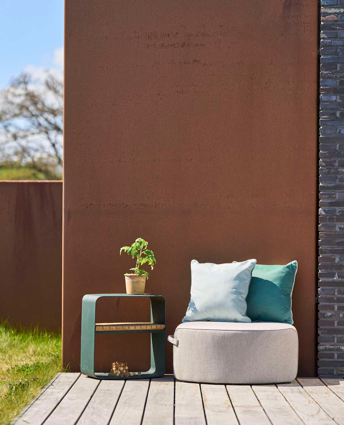 10393 Gartenbeistelltisch 2026