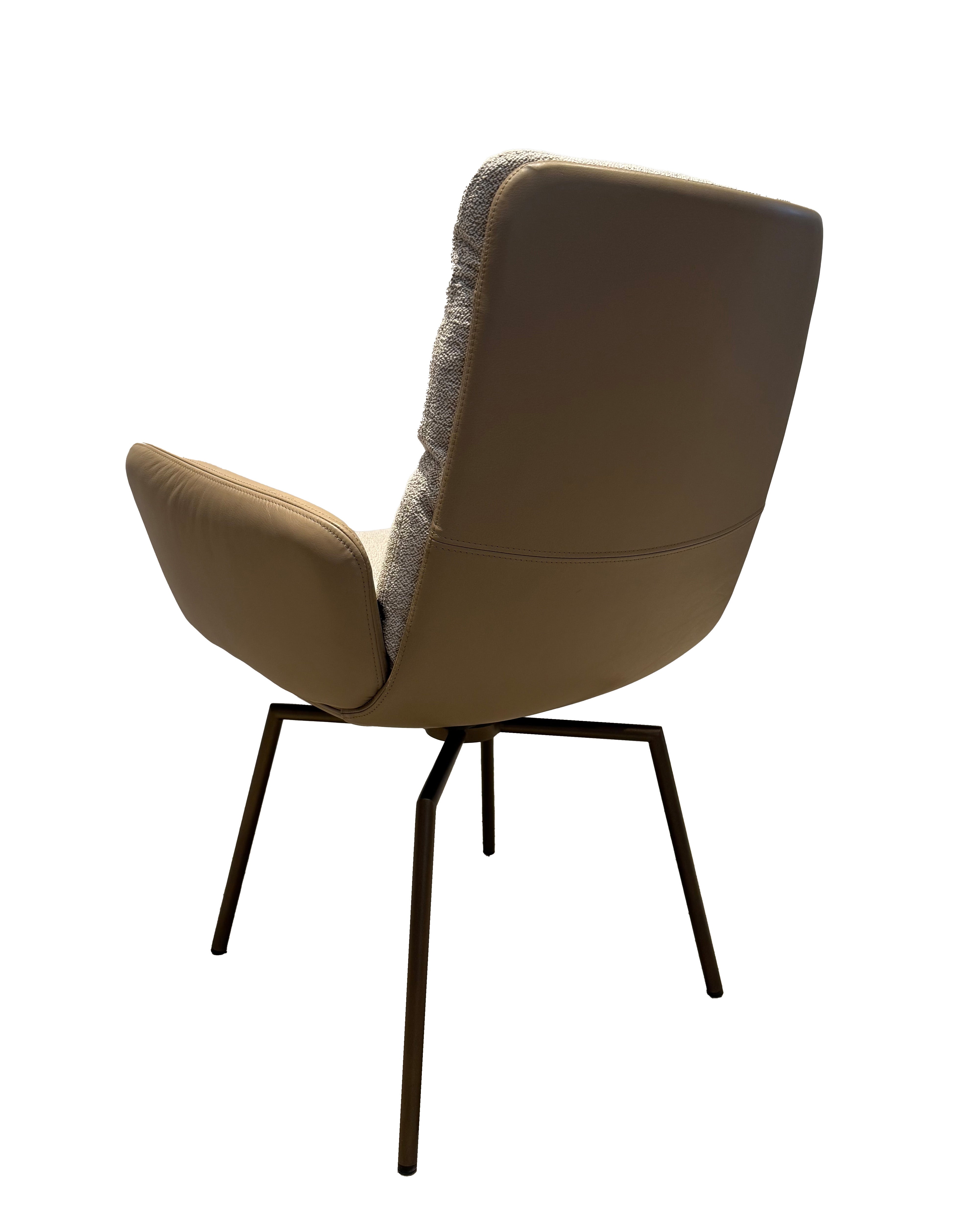 10121 Armlehnstuhl, Drehstuhl 2025