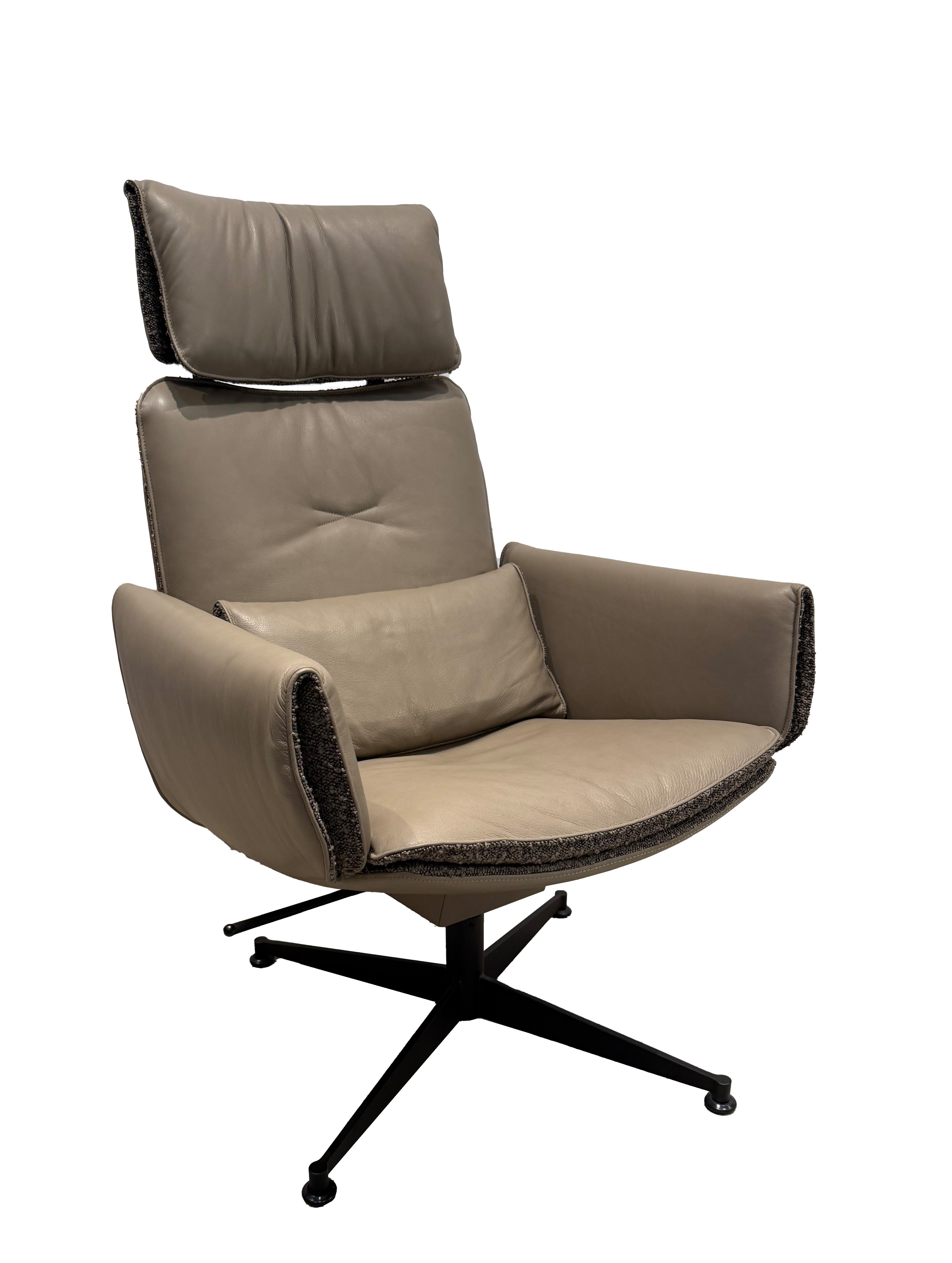 10124 Drehfauteuille inkl. Beistelltisch 2025