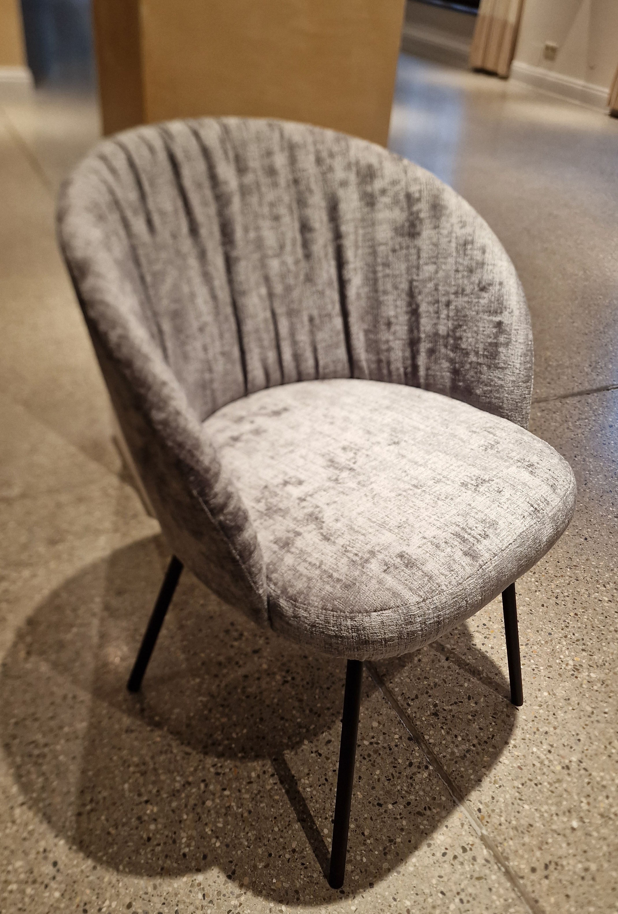 10188 Armlehnstuhl 2026