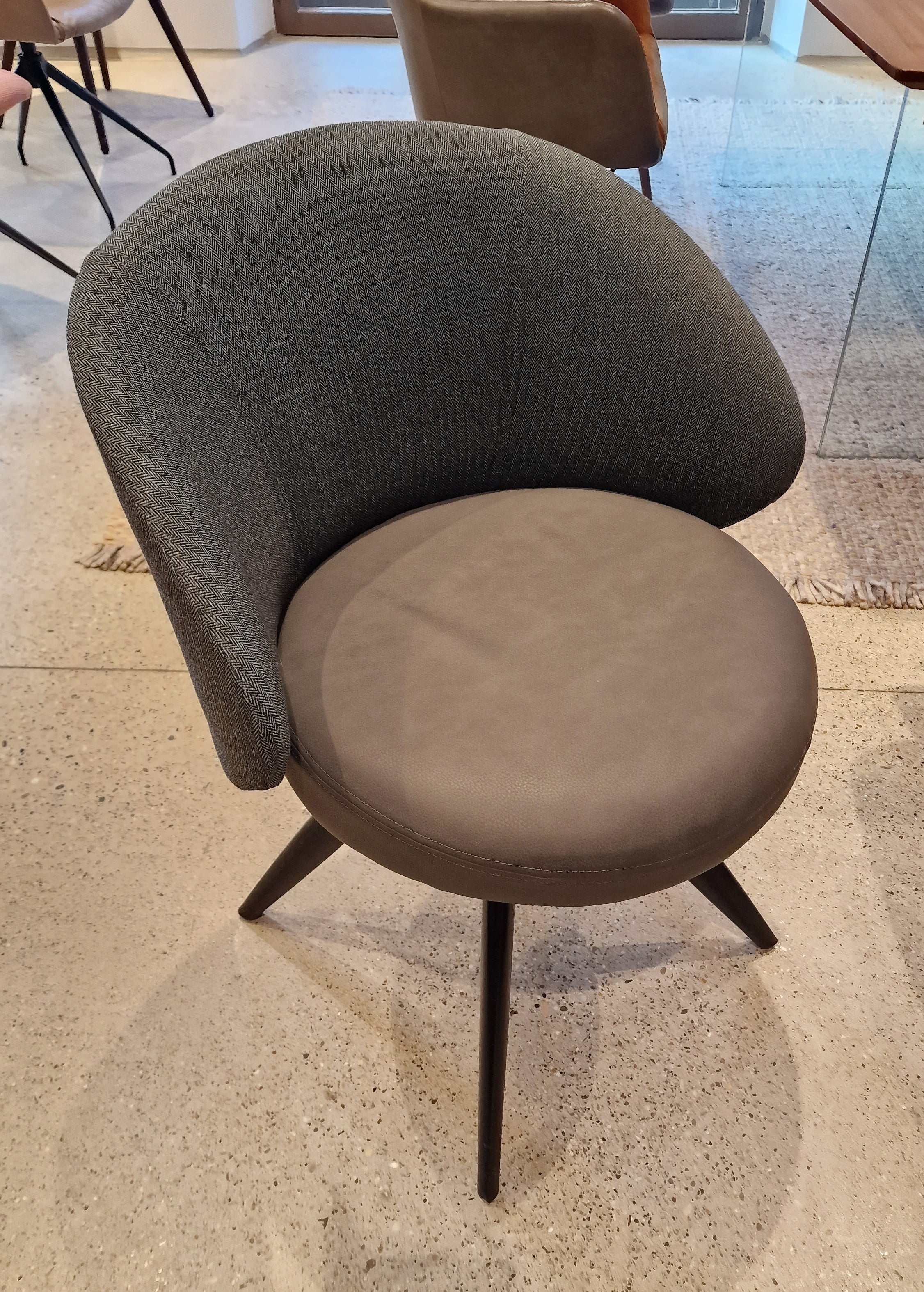 10261 Armlehnstuhl 2025