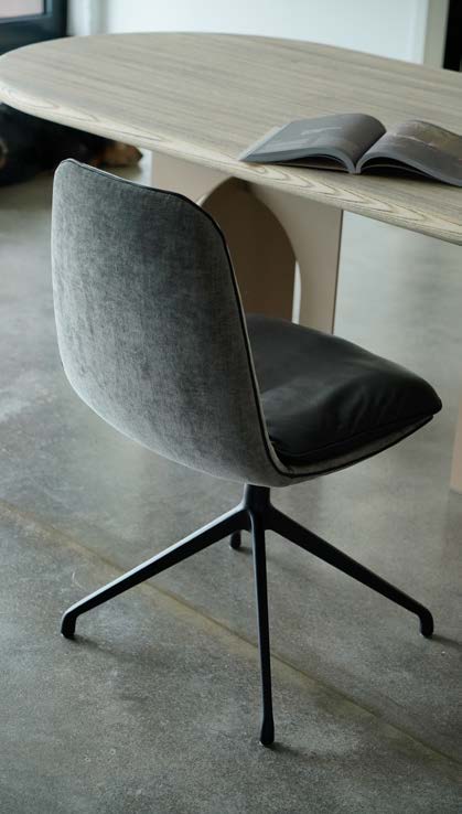 10147 Armlehnstuhl, Drehstuhl 2025